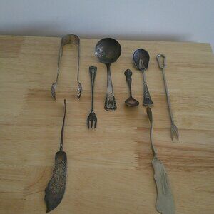 Assortment of misc. vintage Wm. Rogers silver/nickel flat ware